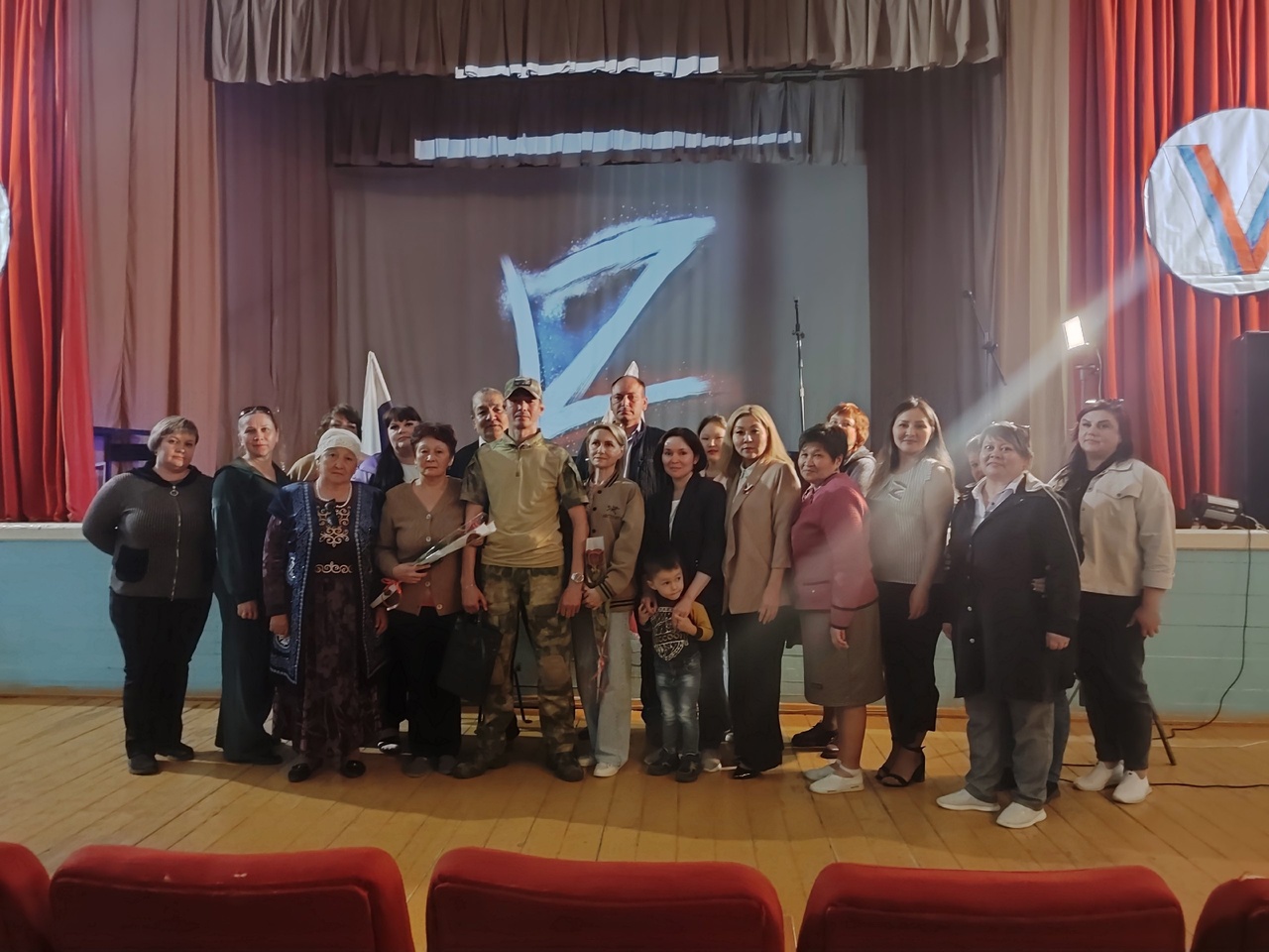 24 мая в Алгайском Доме культуры состоялась встреча с участником СВО В.А. Шариповым.